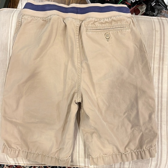 Two pair of gap size 10 husky tan and bright red shorts with pockets - Picture 7 of 7